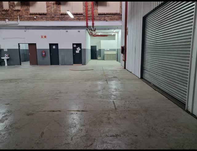 539M² WAREHOUSE TO LET IN VINTONIA